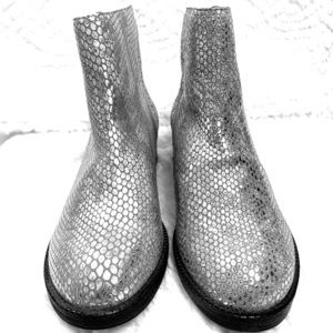 Gentle Souls, size 8M, silver ankle boots.